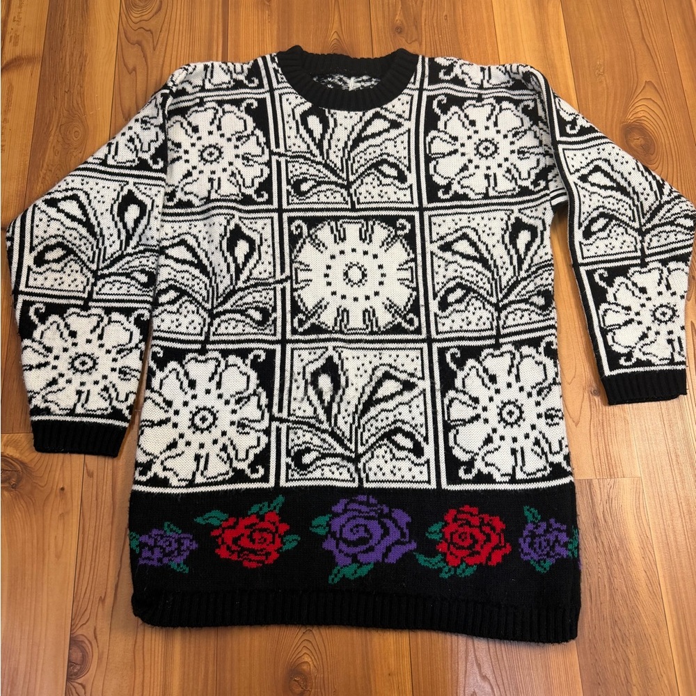 Retro 80s 90s Crewneck Long Sleeve Women’s Floral Pane Black White Bold Sweater